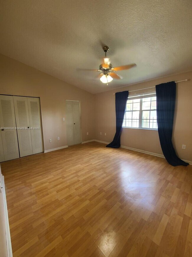 Foto del edificio - 305 NW 109th Ave