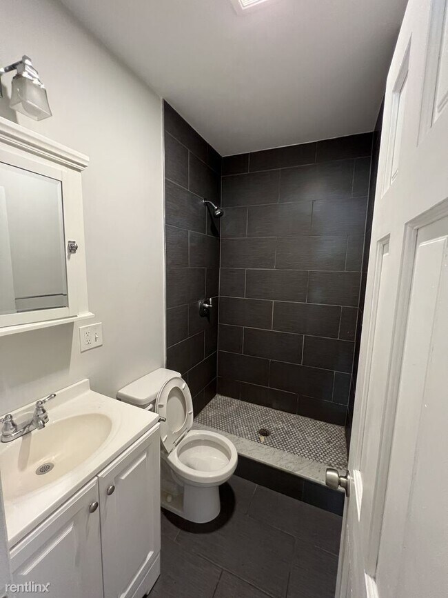 Foto del edificio - 2 br, 2 bath Townhome - 13 Brown St 09-19 #13