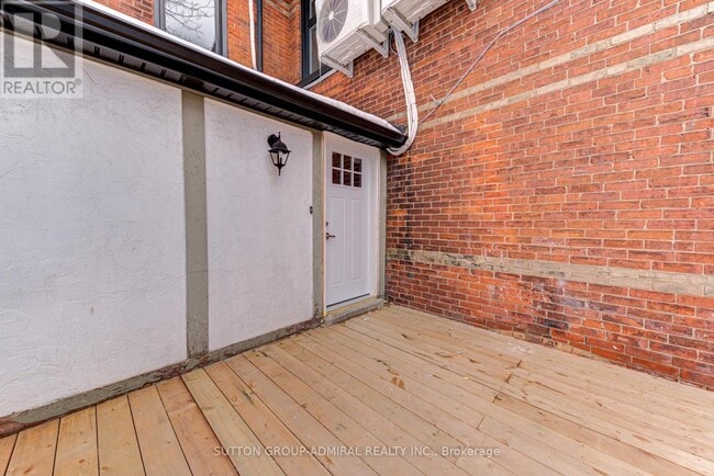 Building Photo - 167 Collier St