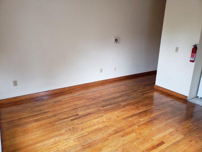 Foto del edificio - 126 E Fairmount Ave