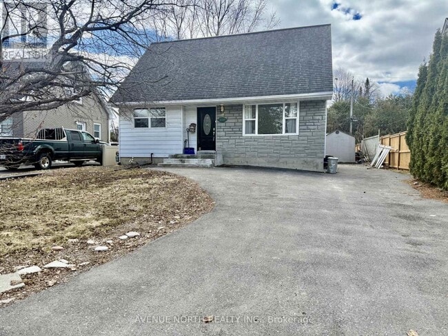 Building Photo - 658 Coronation Ave.