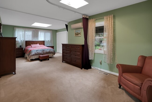 Foto del edificio - 150 Evergreen Rd