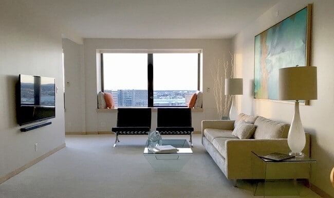 Building Photo - 85 E India Row