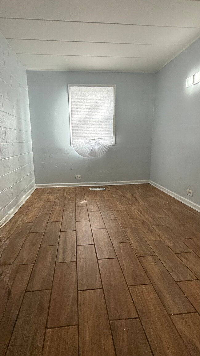 Photo - 8635 S Ingleside Ave (Chicago, IL) Apartment