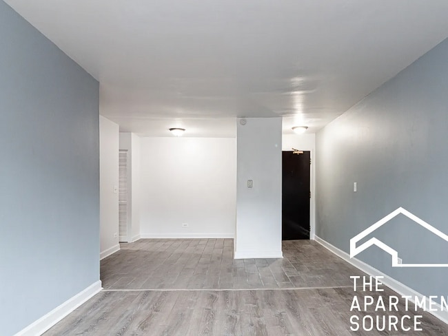 Photo - 3825 N Pine Grove Ave Apartment