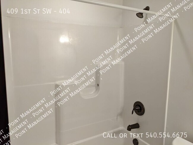 Foto del edificio - Studio Apartment Above Sidecar Restaurant!