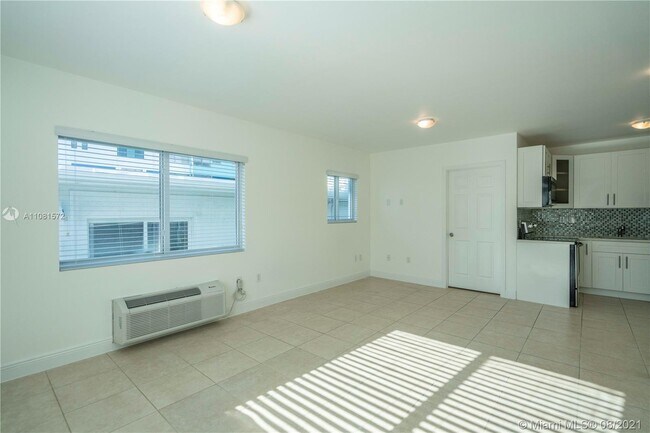 Foto del edificio - 6971 Carlyle Ave