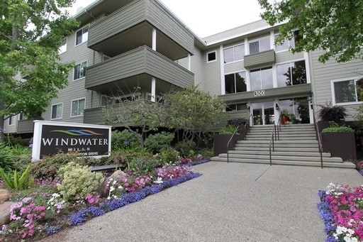 Building Photo - EPIC REA-AZARI PM: Condo w/Parking & Commu...