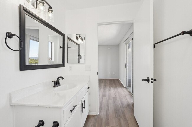 Interior Photo - 310 South Virgil Ave