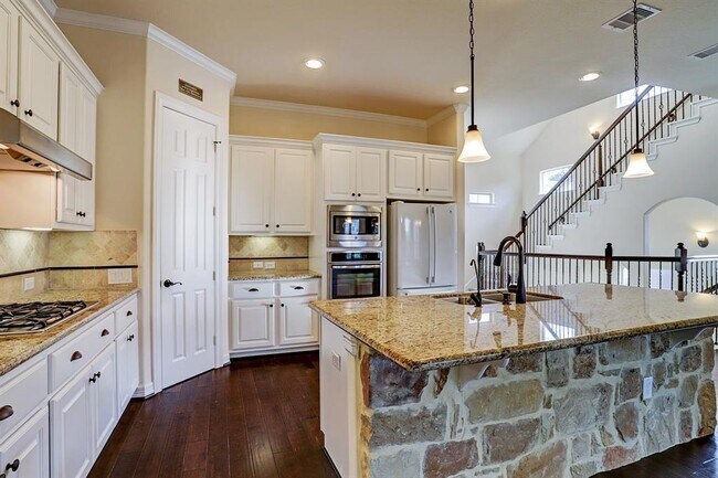 Building Photo - 10608 Enclave Shadows Ct