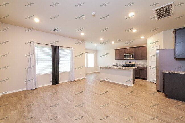 Foto del edificio - 2405 Iris Ct