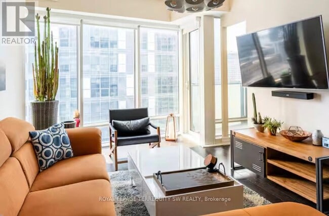 Building Photo - 8 The Esplanade