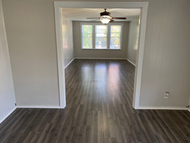 Living room - 1002 18th Ave