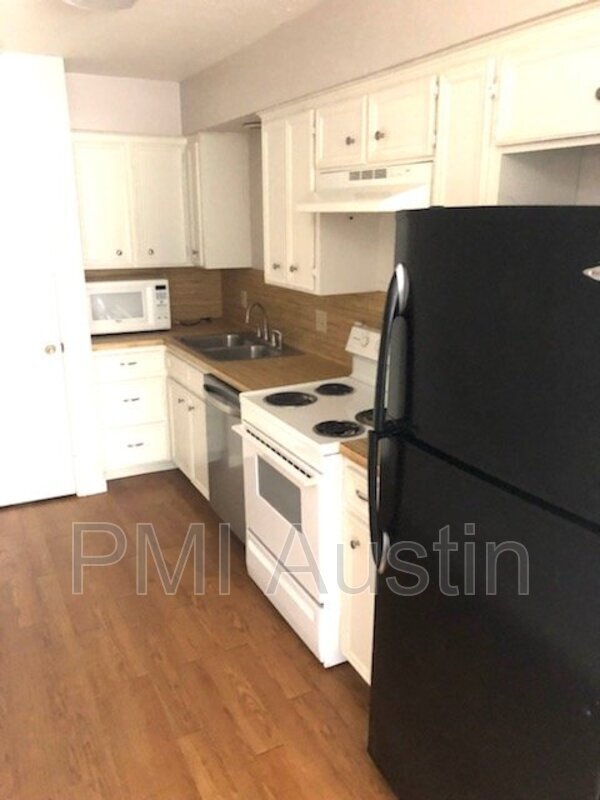 906 N LBJ Dr Unit APT5, San Marcos, TX 78666 Condo for Rent in San