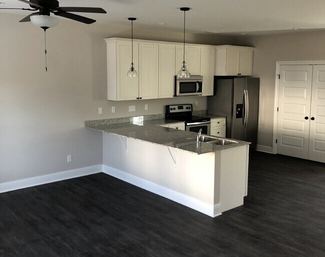 Building Photo - 2 BD 2.5 BA TOWNHOME FOR RENT NEAR TTU