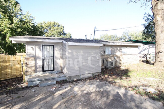 Building Photo - 2255 Pueblo Ave