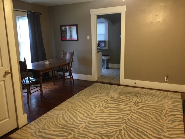 Foto del edificio - 9 S Maple Ave