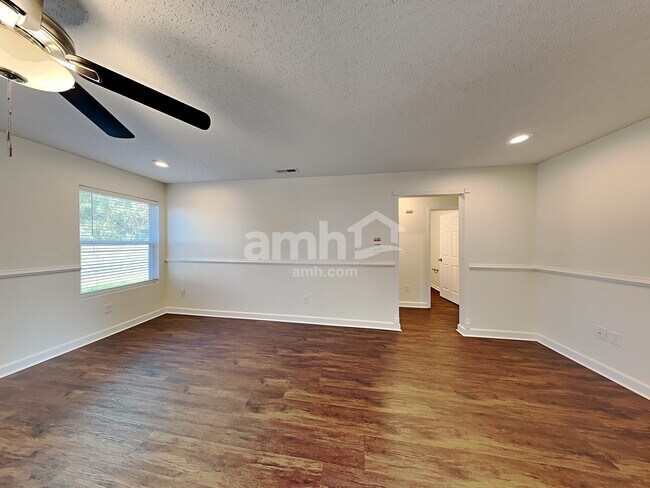 Foto del edificio - 12483 Old Pond Rd
