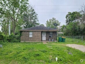 Building Photo - 2205 Velma St