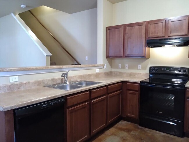 Foto del edificio - MUST SEE! 3 Bedroom 2.5 Bath Townhome in C...