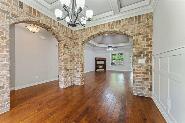 Building Photo - 3104 SW Mahogany Ave