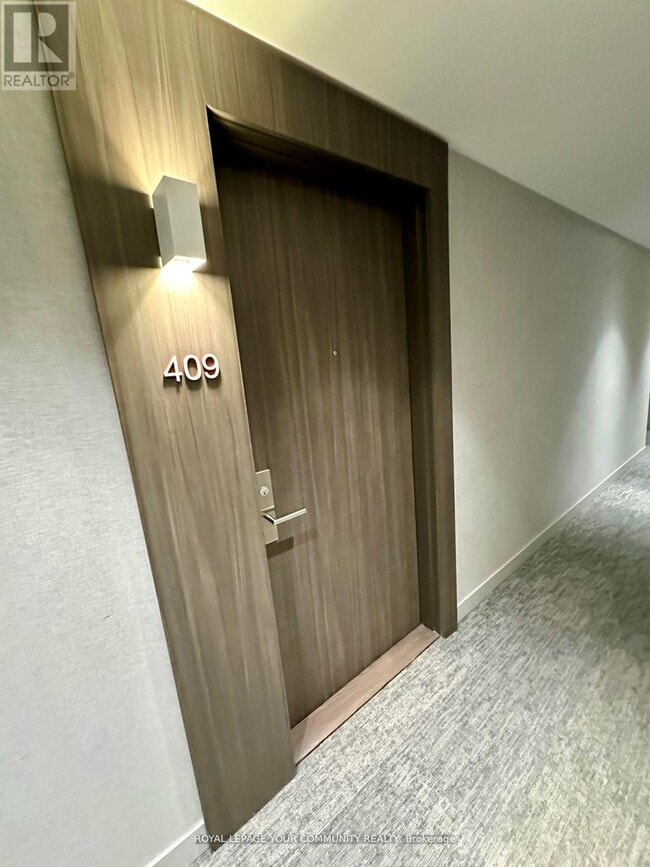 Building Photo - 185 Roehampton Ave