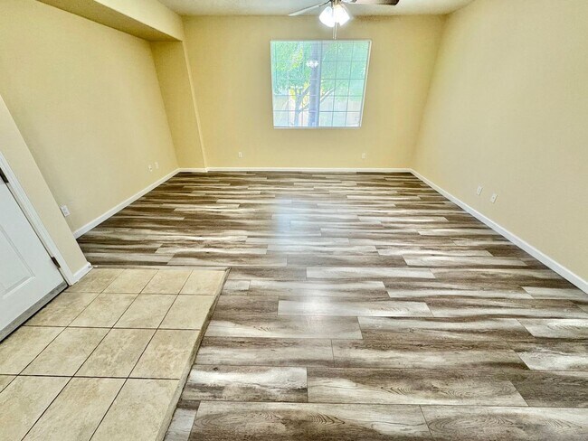 Building Photo - ABSOLUTELY STUNNING 2 BEDROOM, 2 BATHROOM ...