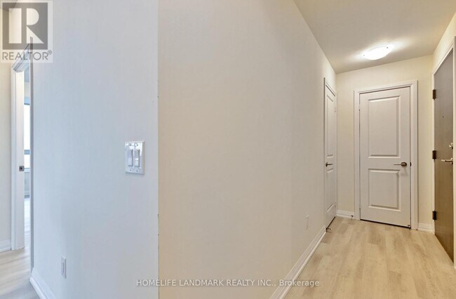 Photo du bâtiment - 3270 Sheppard Ave E