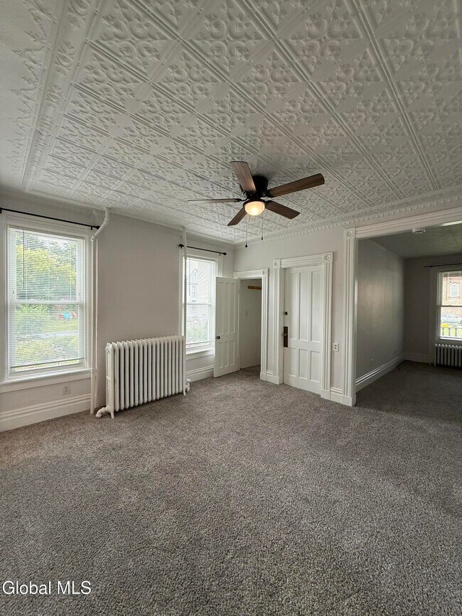 Foto del edificio - 105 Hudson Ave