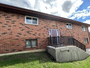 Building Photo - 3170 Hillcrest Rd