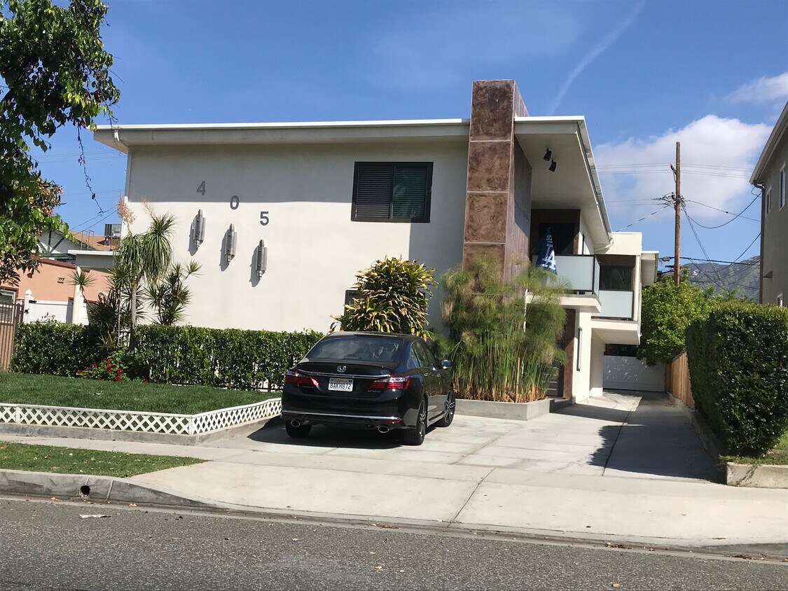 Primary Photo - 405 W California Ave