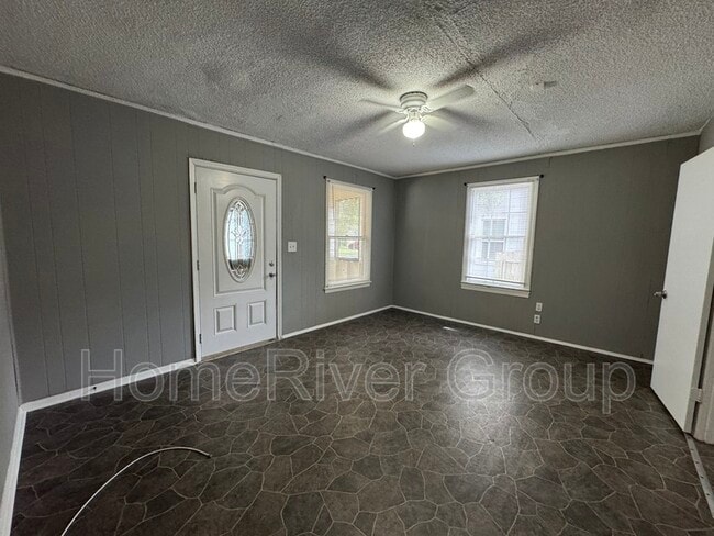 Building Photo - 204 E 48th St