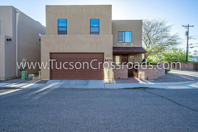 Building Photo - Modern Home close to the U of A