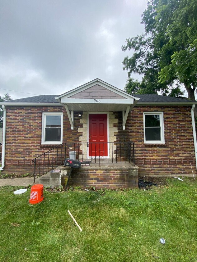 Primary Photo - Cozy 2 Bedroom 1 Bath