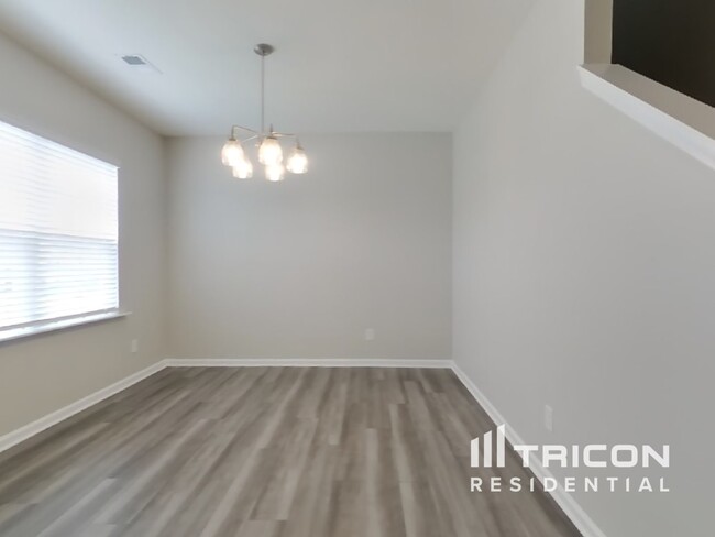 Building Photo - 129 Verona Dr NW