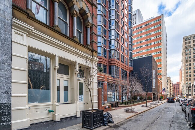 Contexto - 8 Thomas St