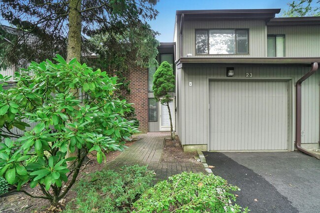 Foto del edificio - 23 Meadowood Dr