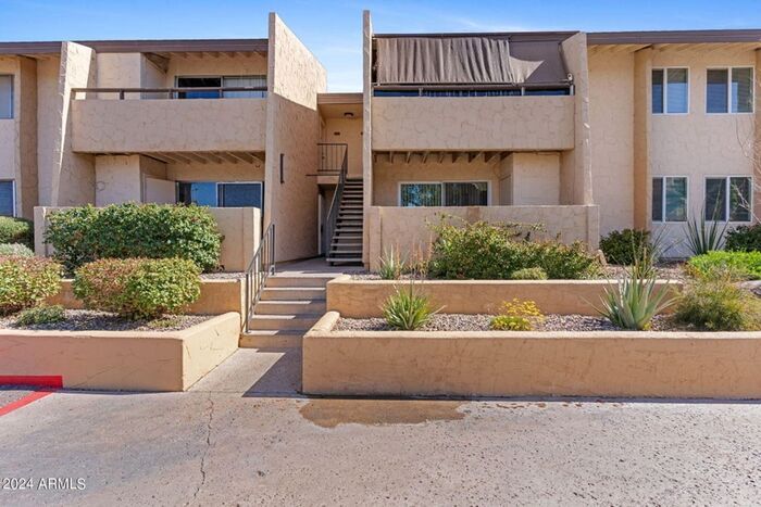 Foto principal - Single Level 3 bedroom Condo In Scottsdale!