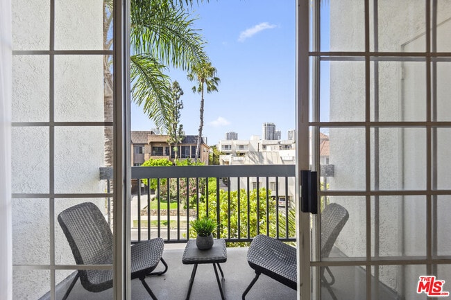 Foto del edificio - 10650 Kinnard Ave