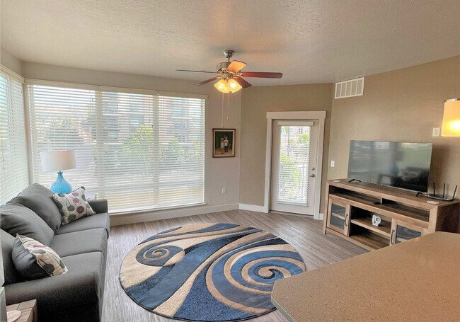 Building Photo - 460 E 400 S