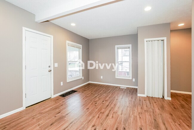 Building Photo - 3143 Elyria Ave, Lorain, OH 44055