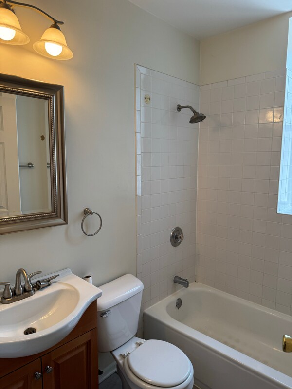Foto del edificio - 1456 N Maplewood Ave