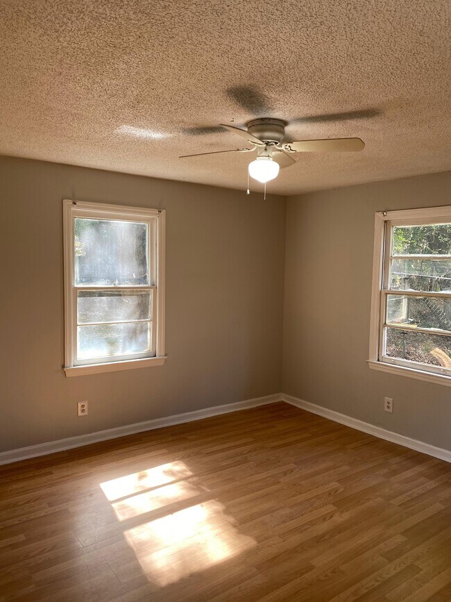 601 Young Ave Unit B, Warner Robins, GA 31093 Room for Rent in Warner