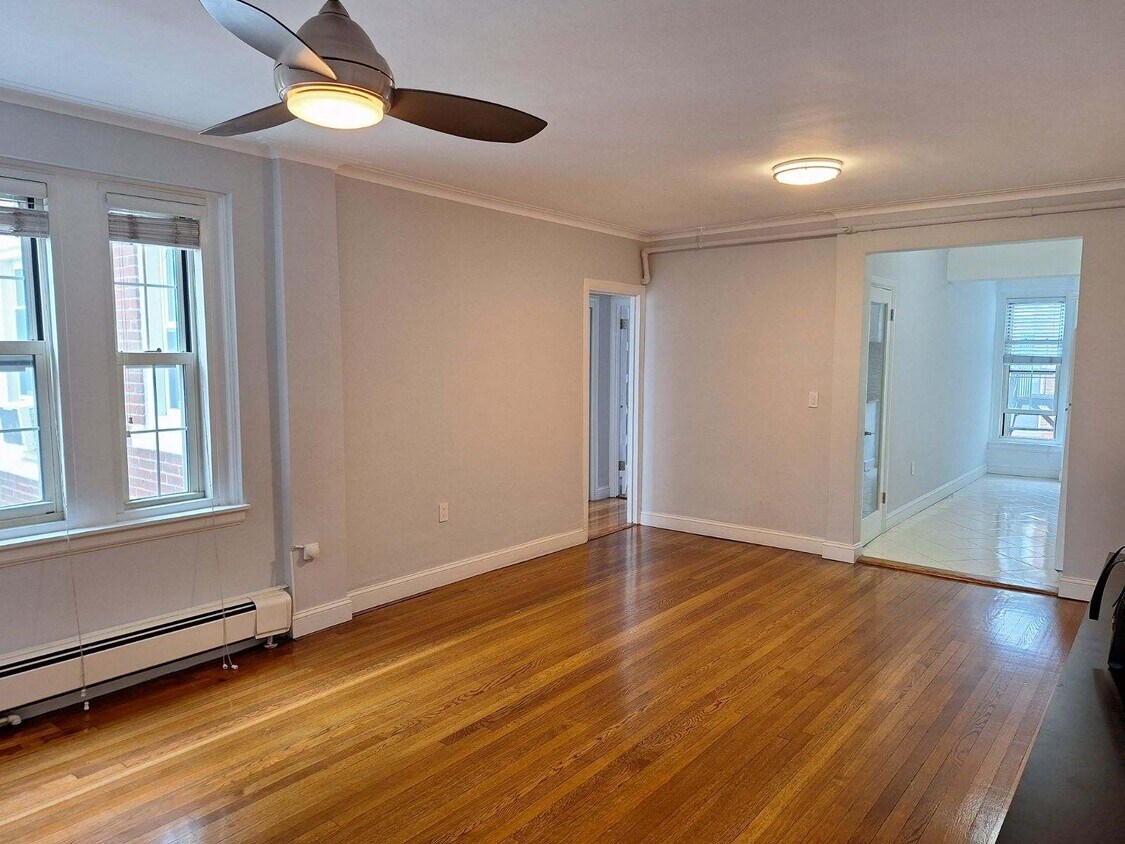 Primary Photo - 1471 Beacon St