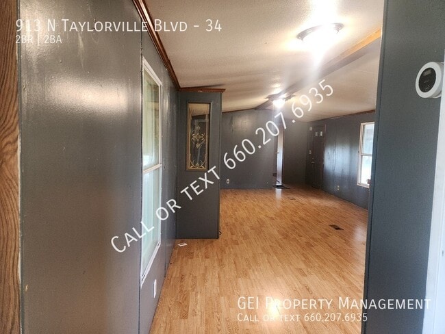 Building Photo - 913 N Taylorville Blvd