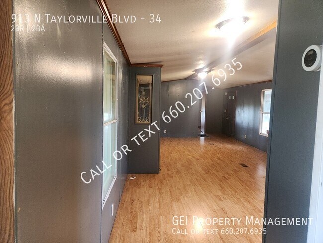 Foto del edificio - 913 N Taylorville Blvd
