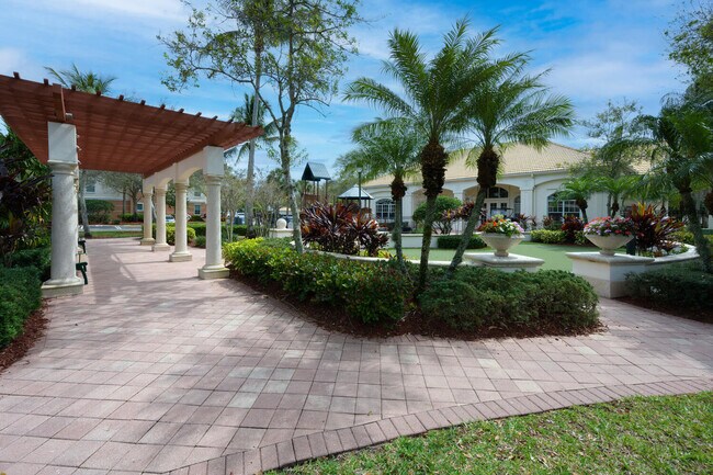 Foto del edificio - 5205 Myrtlewood Cir E