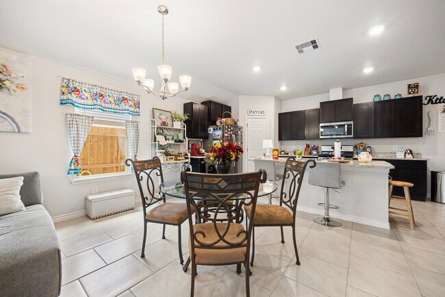 Foto del edificio - 2318 Delightful Ln