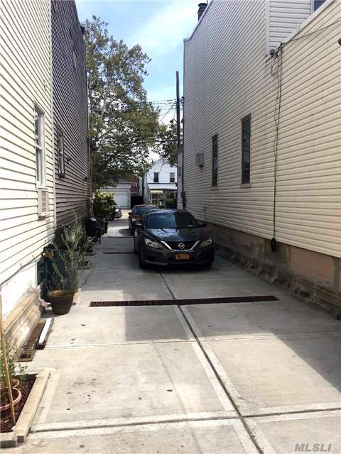 Building Photo - 71-24 72nd Pl