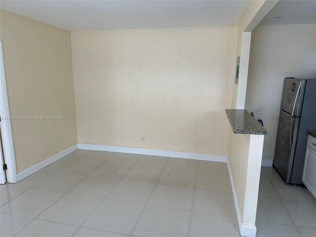 Foto del edificio - 2369 NE 172nd St